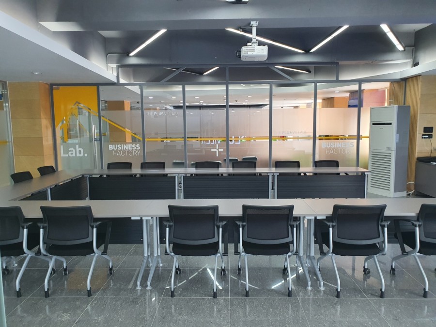 LAB 1(융합관 1층 로비 회의실)